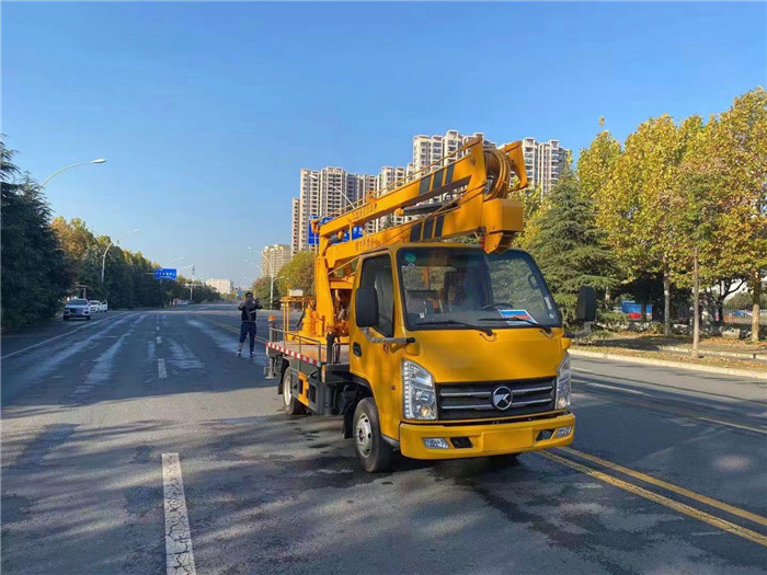 凱馬13.5米藍(lán)牌高空作業(yè)車