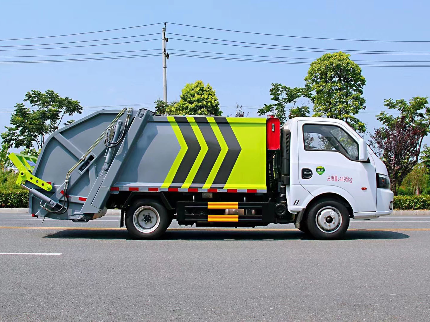 正常上戶藍(lán)牌壓縮式垃圾車