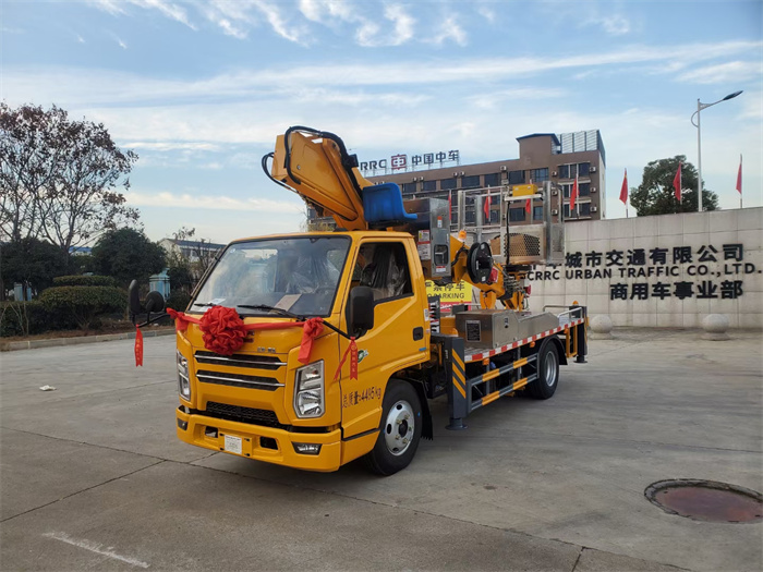 江鈴24米直臂高空作業(yè)車發(fā)往龍巖武平，祝賴總用車愉快